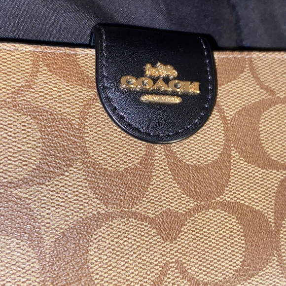 Coach Signature Medium Snap Wallet EUC - Picture 2 of 8